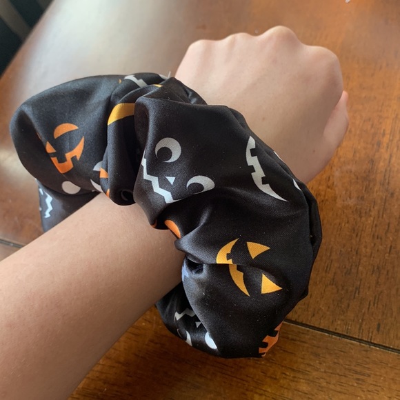 SOLD XL silk Halloween scrunchie - Picture 2 of 2